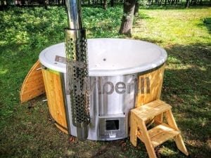 Outdoor fiberglass hot tub with integrated heater Wellness Deluxe 18