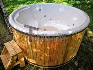 Outdoor fiberglass hot tub with integrated heater Wellness Deluxe 21