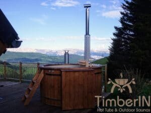 Outdoor wooden hot tub (3)